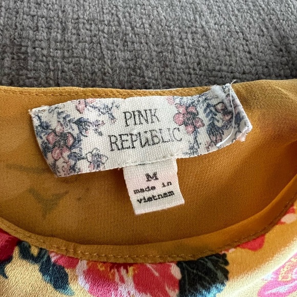 Women’s medium Pink Republic Floral Yellow tank top - Picture 7 of 7